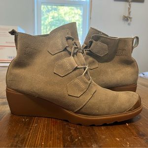 Sorel Toronto Women’s 11 Medium Olive Green Wedge Heel Lace Boot